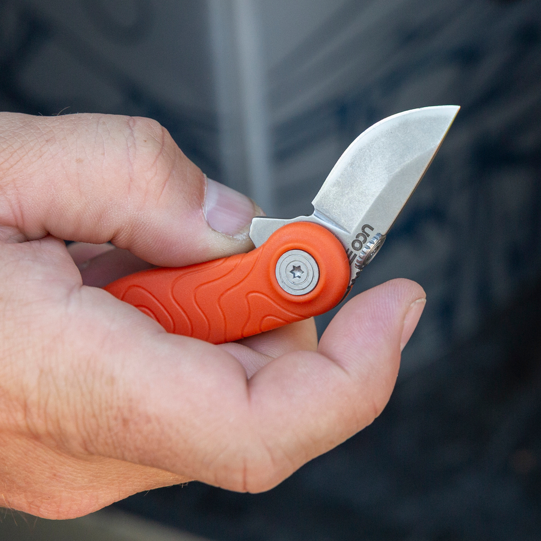 One-Handed_Open-Folding_Utility_Knife_for_Everyday_Tasks_UCO_Gear