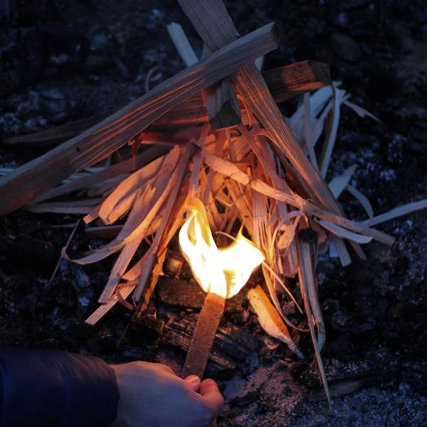 Survival fire starter for camping, hiking, and emergency kits